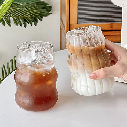 Tasse à café à rayures en verre